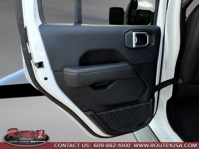 Used 2018 Jeep Wrangler Unlimited Sahara w/ Cold Weather Group AWD/4WD image 25