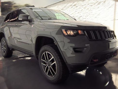 Used 2021 Jeep Grand Cherokee Trailhawk image 1
