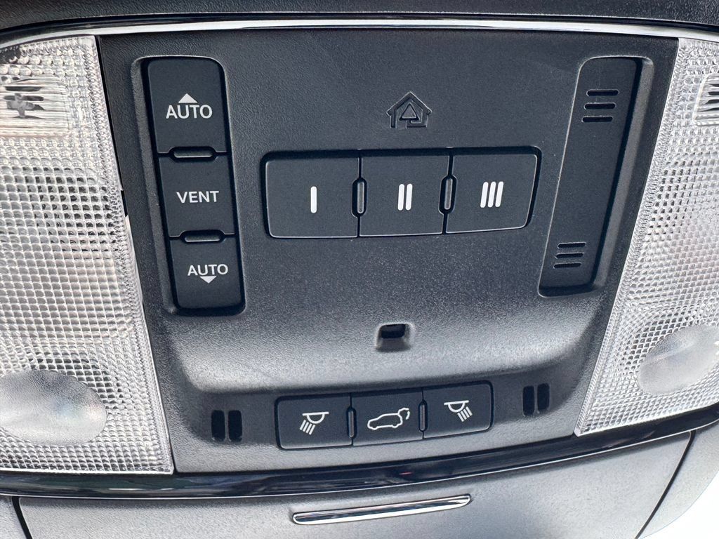 Used 2025 Dodge Durango GT AWD/4WD image 30