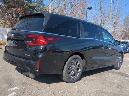 New 2026 Honda Odyssey Touring image 4