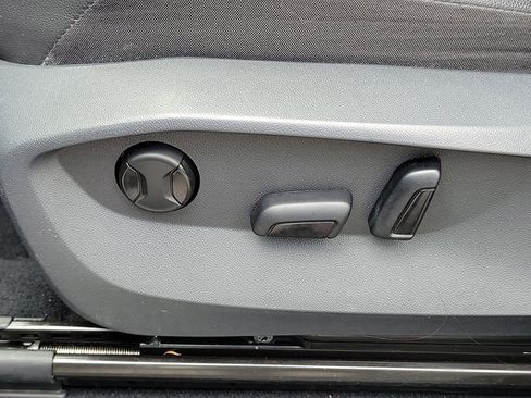 Used 2022 Volkswagen Tiguan SE w/ Panoramic Sunroof Package image 20