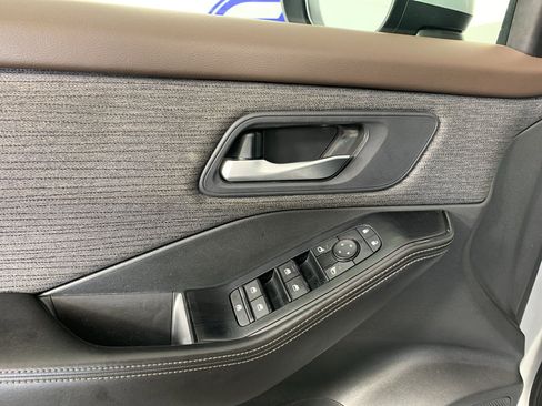 Used 2023 Nissan Rogue SV FWD image 15