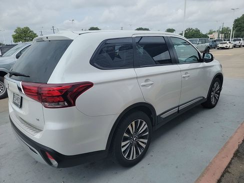 Used 2020 Mitsubishi Outlander SE image 3