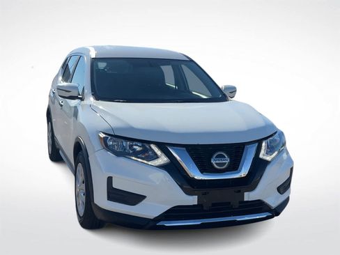 Used 2019 Nissan Rogue S image 3