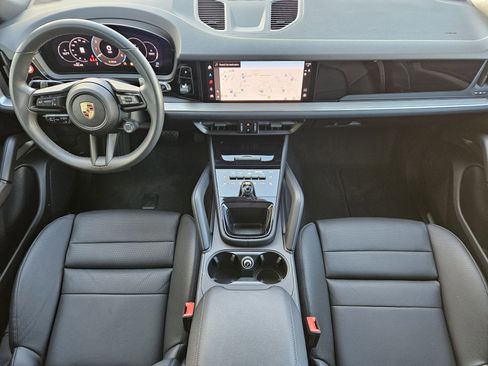 Certified 2025 Porsche Cayenne image 24