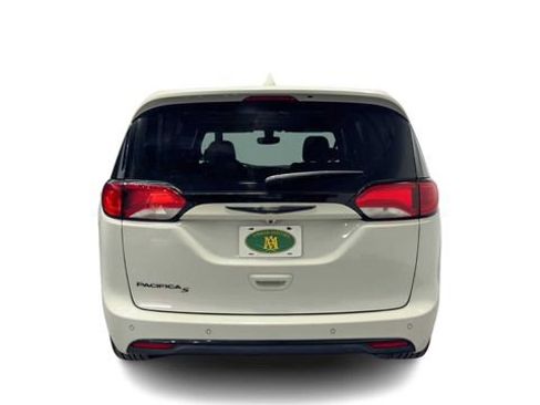 Used 2020 Chrysler Pacifica Touring w/ S Appearance Package FWD image 3
