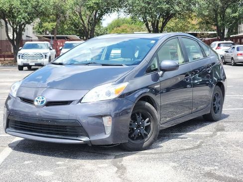 Used 2015 Toyota Prius Two FWD image 1