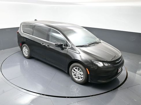 New 2026 Chrysler Voyager LX image 38