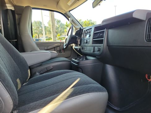Used 2024 GMC Savana 2500 CARGO w/ Driver Convenience Package image 13