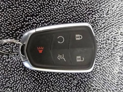 Used 2021 Cadillac XT4 Luxury w/ Cold Weather Package image 38