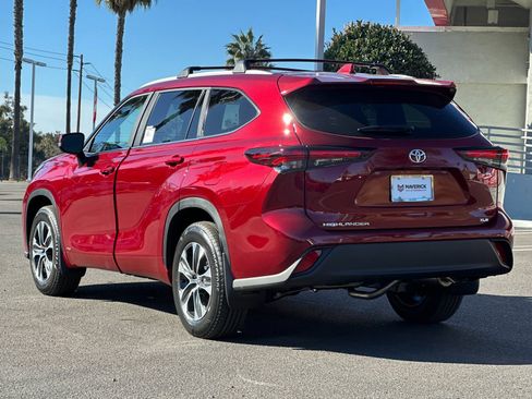 New 2026 Toyota Highlander XLE image 3