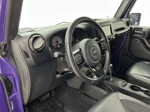 Used 2017 Jeep Wrangler Unlimited Sahara image 12