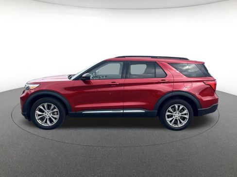 Used 2022 Ford Explorer XLT w/ Equipment Group 202A AWD/4WD image 2