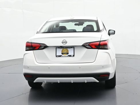 Used 2022 Nissan Versa SV FWD image 7