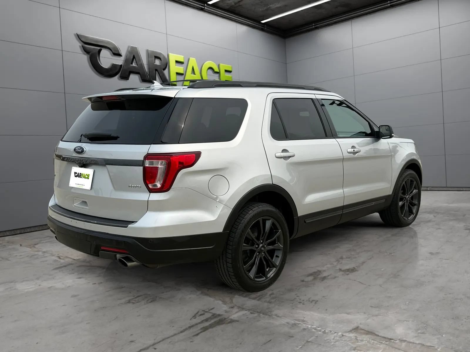 Used 2018 Ford Explorer XLT w/ Equipment Group 202A AWD/4WD image 13