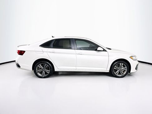 Used 2024 Volkswagen Jetta SE w/ Panoramic Sunroof Package FWD image 10