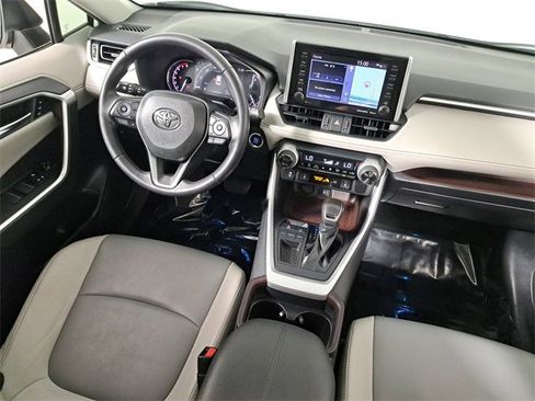 Used 2019 Toyota RAV4 Limited image 15