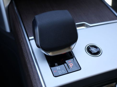 Used 2025 Land Rover Range Rover SE AWD/4WD image 28