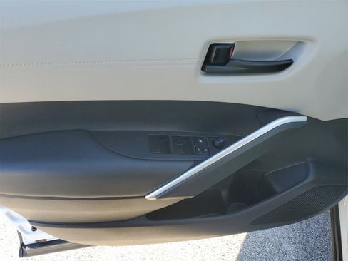 Used 2024 Toyota Corolla Cross L image 19