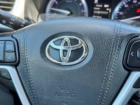 Used 2019 Toyota Highlander XLE AWD/4WD image 29
