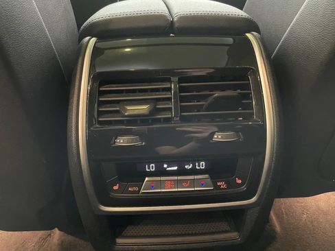 Used 2022 BMW X7 xDrive40i w/ Premium Package AWD/4WD image 21