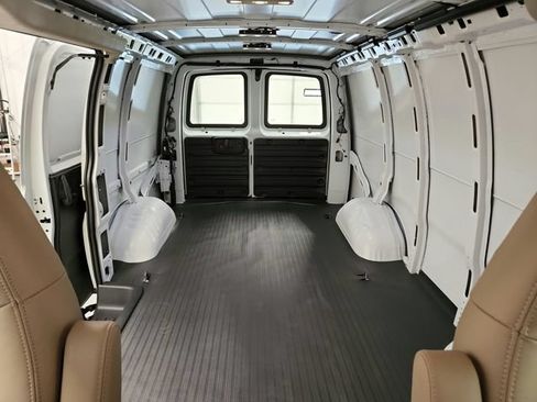 New 2026 Chevrolet Express 3500 RWD image 35