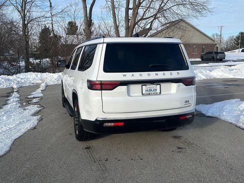 Used 2024 Jeep Wagoneer Series II w/ Flexible Seating Group image 3