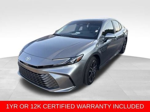 Used 2025 Toyota Camry XLE FWD image 1