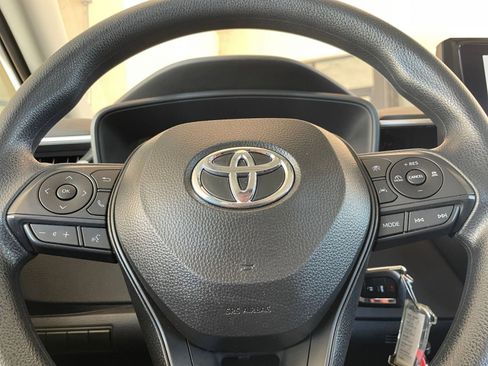 Used 2025 Toyota Corolla LE image 25