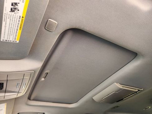 Used 2019 Chevrolet Suburban LT RWD image 18