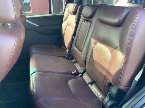 Used 2008 Nissan Pathfinder SE w/ Leather Pkg image 12