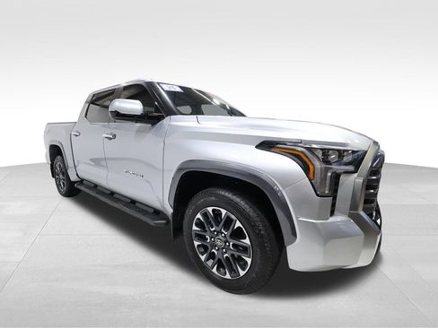 Used 2025 Toyota Tundra Limited AWD/4WD image 6