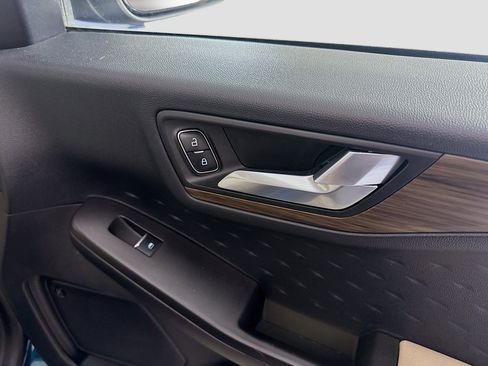 Used 2020 Ford Escape Titanium image 31