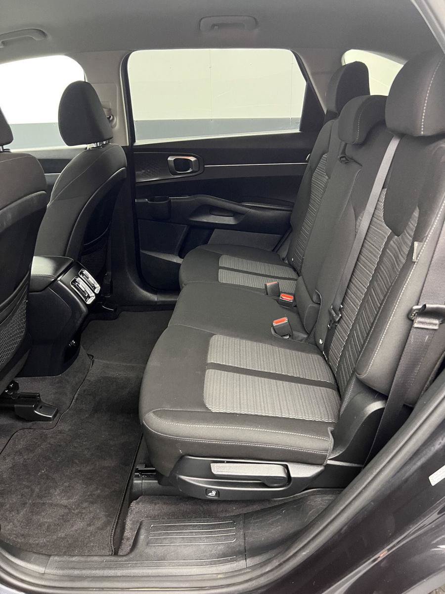 Used 2025 Kia Sorento LX FWD image 15