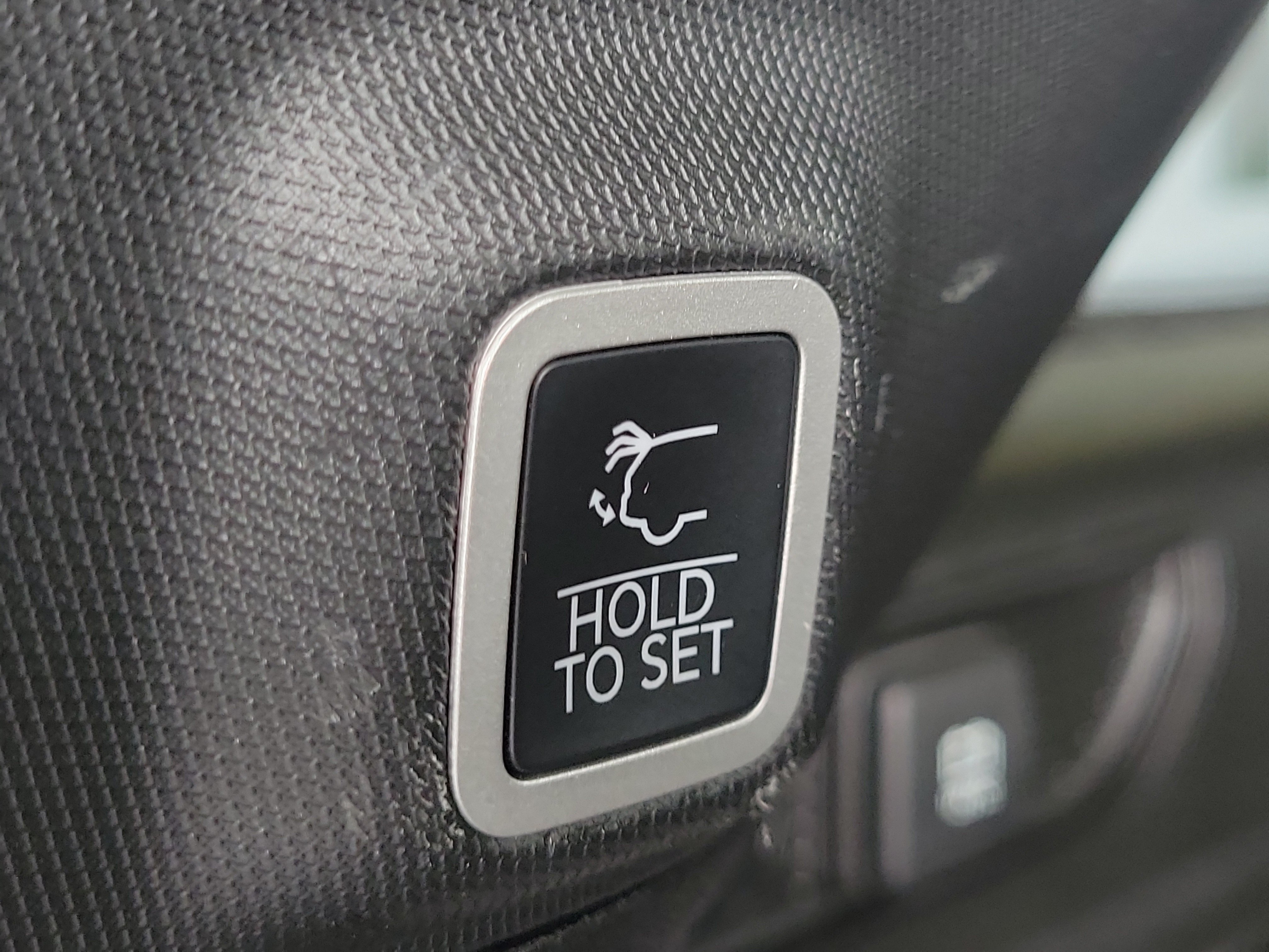 Certified 2025 Jeep Grand Cherokee Altitude RWD image 9