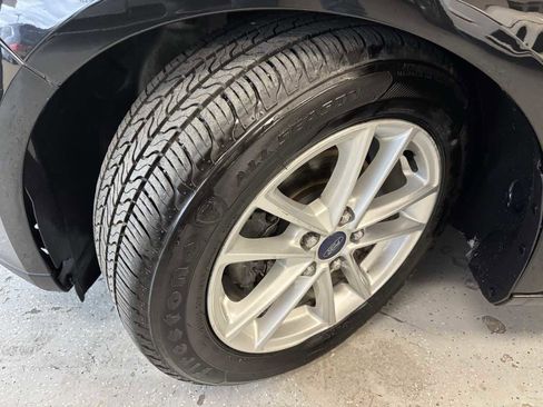 Used 2015 Ford Focus SE image 25