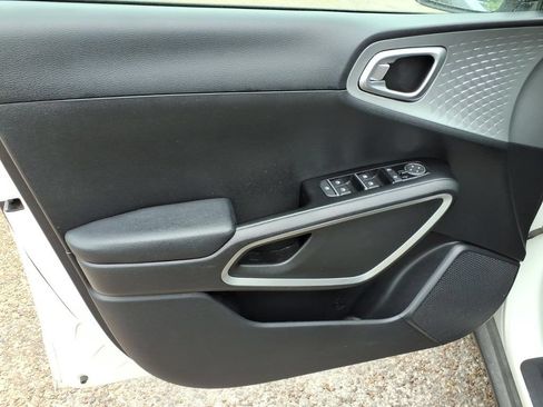 Used 2024 Kia Soul LX w/ Option Group 015 FWD image 8