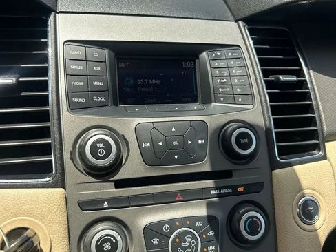 Used 2014 Ford Taurus SE FWD image 22
