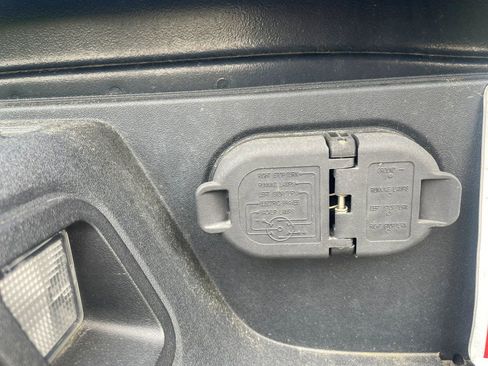 Used 2018 Toyota Tacoma SR5 AWD/4WD image 26