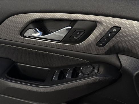 Used 2023 Chevrolet Traverse Premier image 24