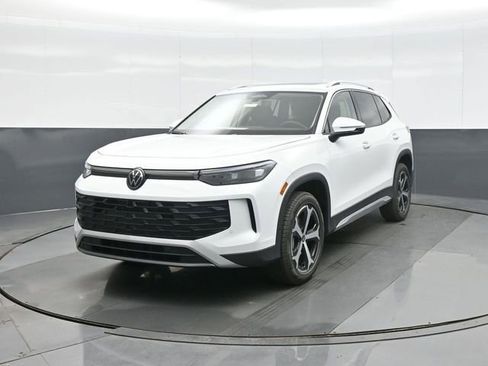 New 2026 Volkswagen Tiguan SE AWD/4WD image 3