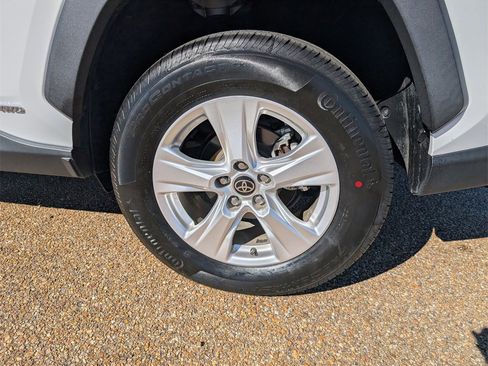 Used 2021 Toyota RAV4 XLE image 31