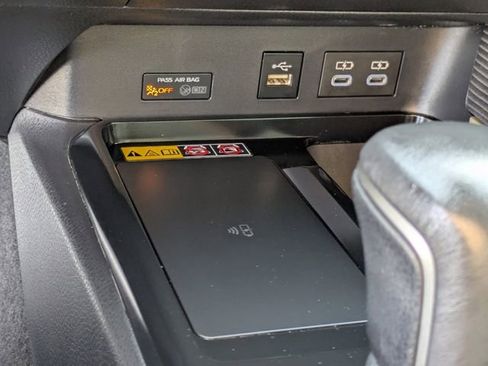 Used 2025 Toyota Camry SE image 17