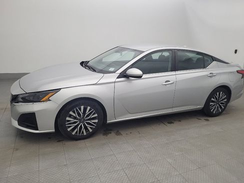 Used 2023 Nissan Altima 2.5 SV image 2