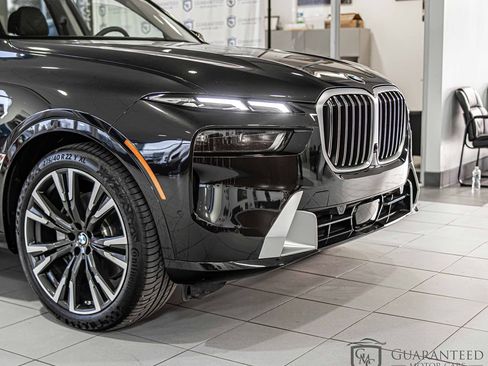 Used 2025 BMW X7 xDrive40i w/ Premium Package AWD/4WD image 4