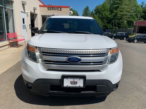 Used 2015 Ford Explorer XLT w/ Equipment Group 202A AWD/4WD image 2