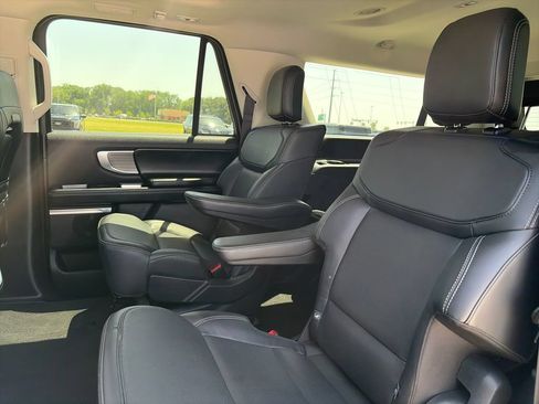 Used 2025 Ford Expedition Max Platinum AWD/4WD image 33