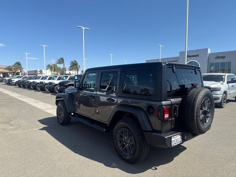 Used 2025 Jeep Wrangler Unlimited Sport AWD/4WD image 5