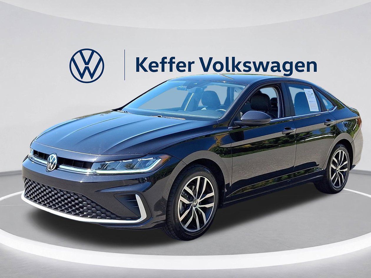 Used 2025 Volkswagen Jetta SE FWD image 3