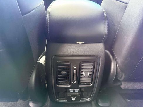 Used 2022 Jeep Grand Cherokee Limited AWD/4WD image 12